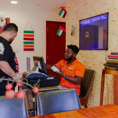 Lunar Hostel Plus Dubaï Extérieur photo