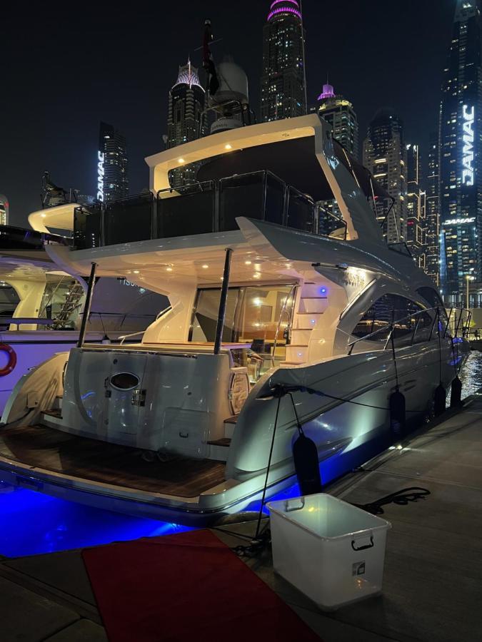 Lunar Hostel Plus Dubaï Extérieur photo