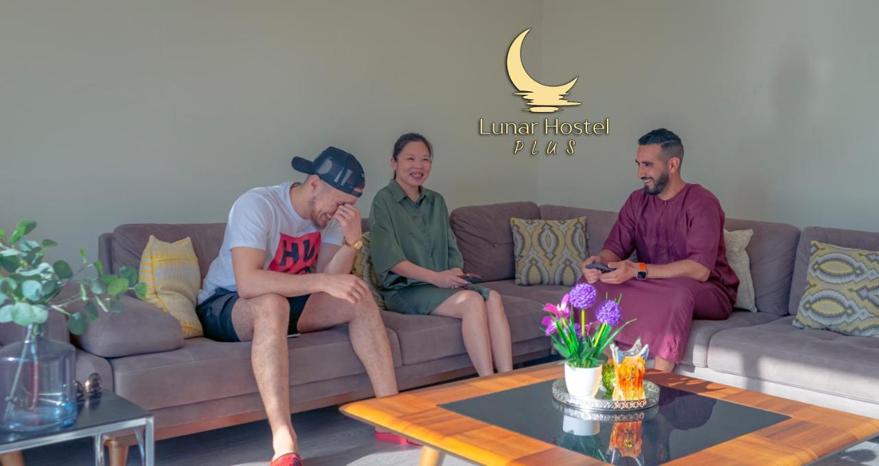 Lunar Hostel Plus Dubaï Extérieur photo