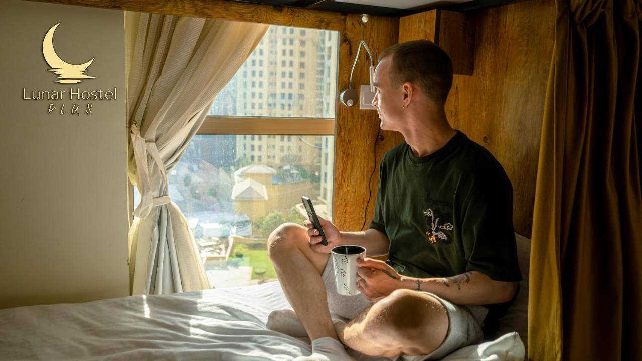Lunar Hostel Plus Dubaï Extérieur photo