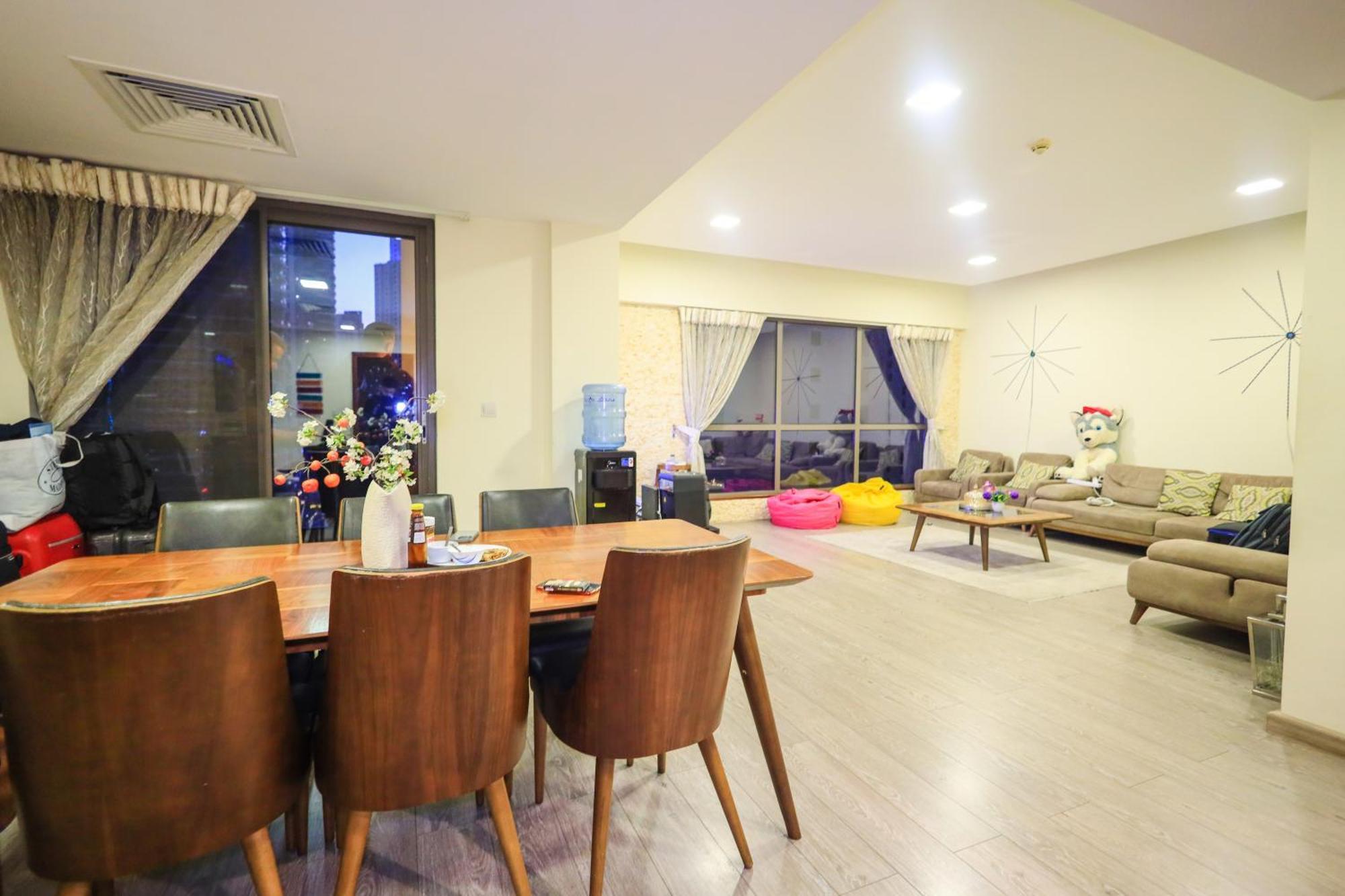 Lunar Hostel Plus Dubaï Extérieur photo