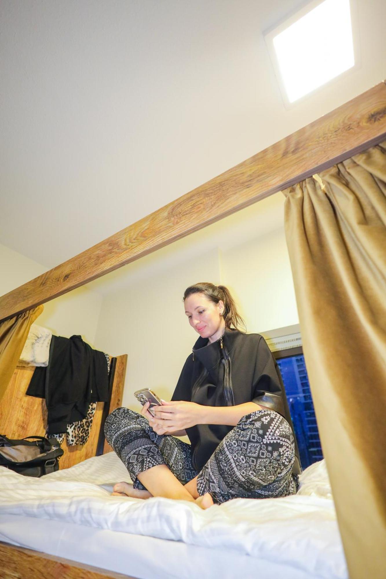 Lunar Hostel Plus Dubaï Extérieur photo