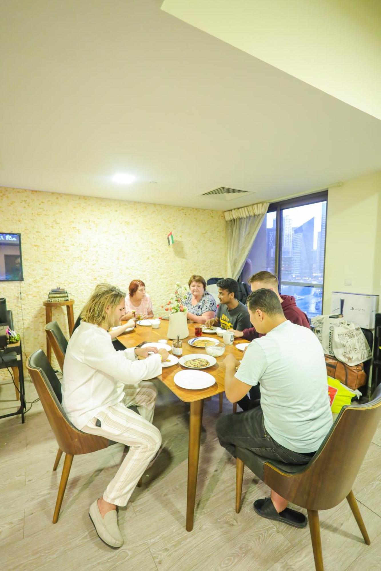Lunar Hostel Plus Dubaï Extérieur photo