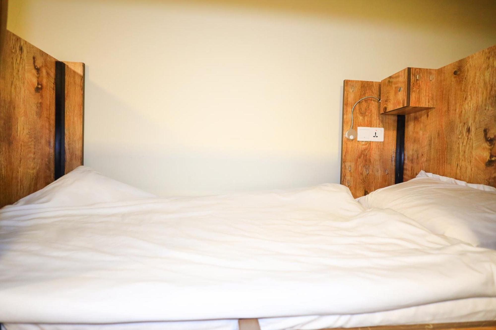 Lunar Hostel Plus Dubaï Extérieur photo
